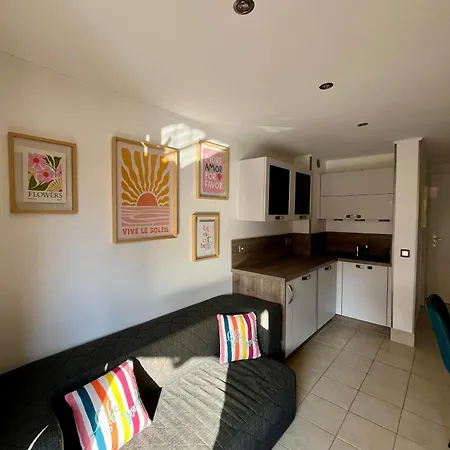 Grand Mezzanine Calme Climatise Parking Prive 700 M Daire