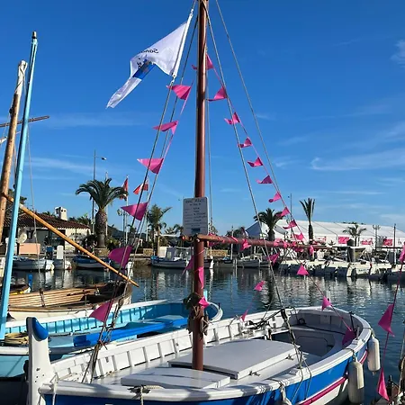 Grand Mezzanine Calme Climatise Parking Prive 700 M Sanary-sur-Mer