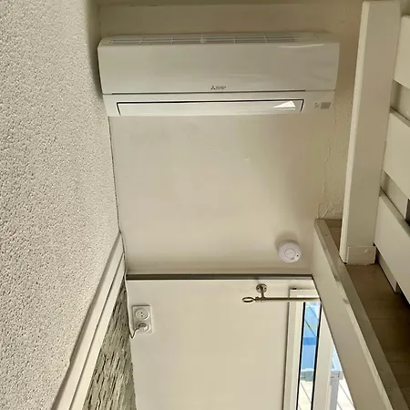 Grand Mezzanine Calme Climatise Parking Prive 700 M Sanary-sur-Mer
