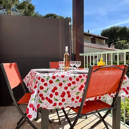 Grand Mezzanine Calme Climatise Parking Prive 700 M Sanary-sur-Mer