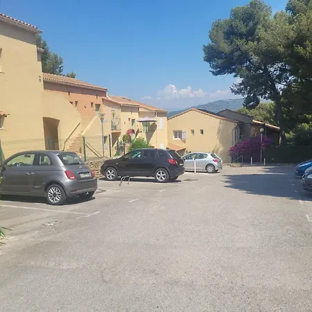 Grand Mezzanine Calme Climatise Parking Prive 700 M Sanary-sur-Mer